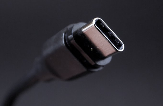 Kabel USB-C do laptopa